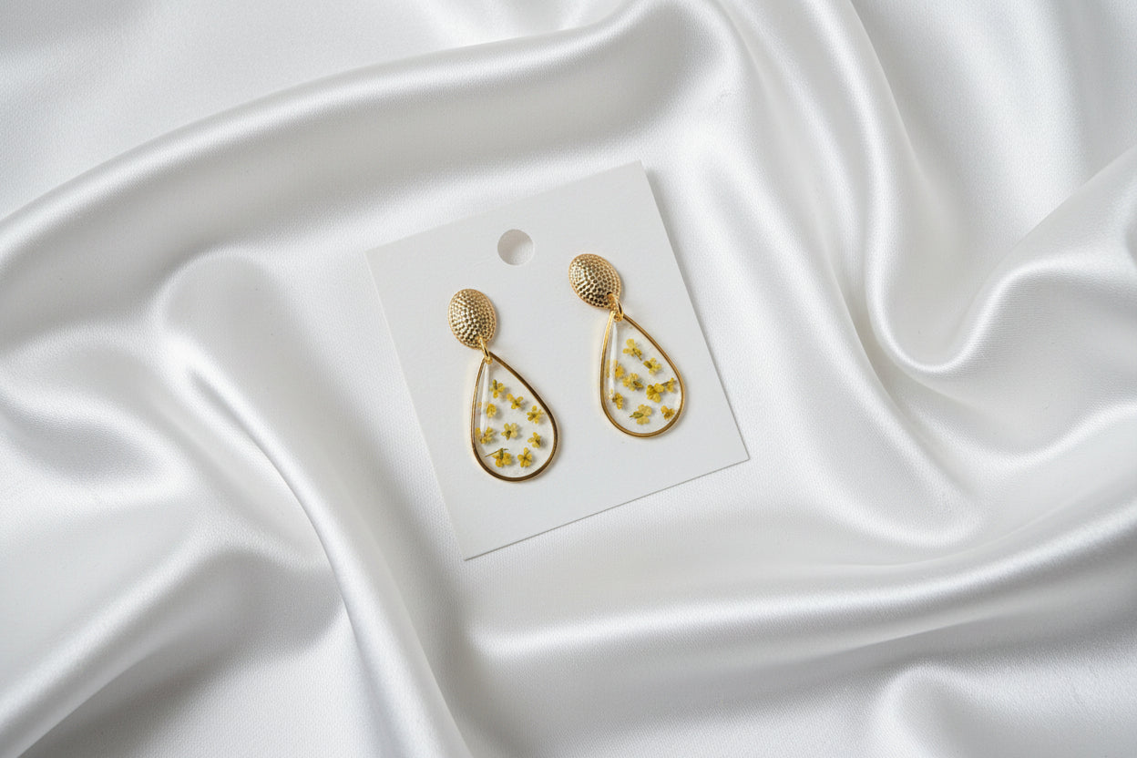 Boucles d'oreilles or petites fleurs naturelles jaune