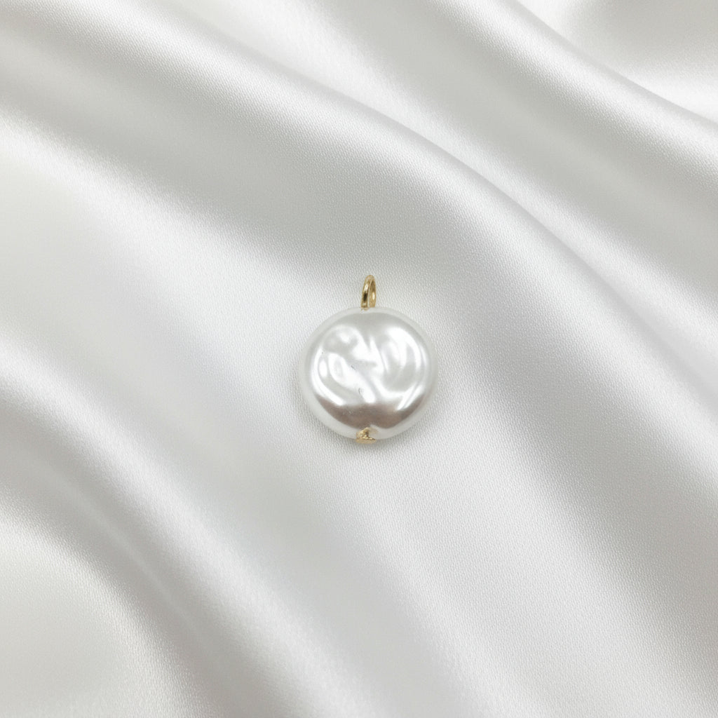 Charm perle plate acrylique