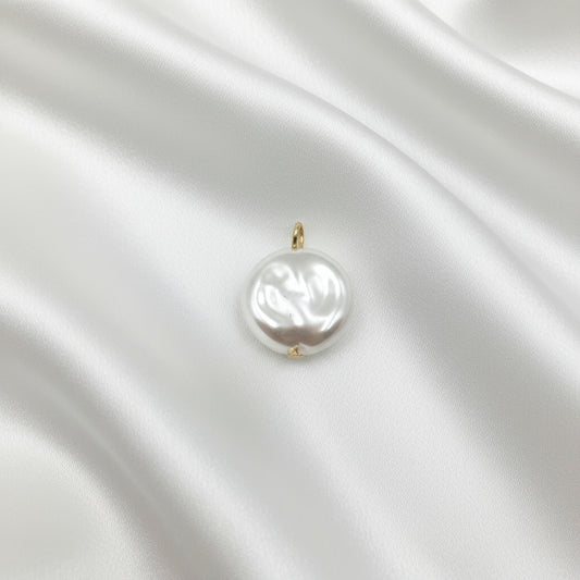 Charm perle plate acrylique