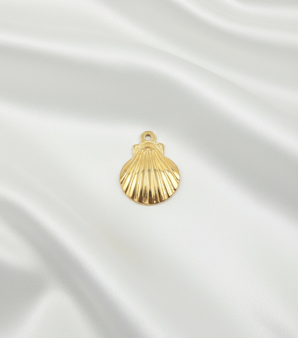 Charm coquillage doré