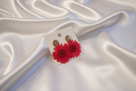 Boucles d'oreille or fleur naturelle Marguerite rouge