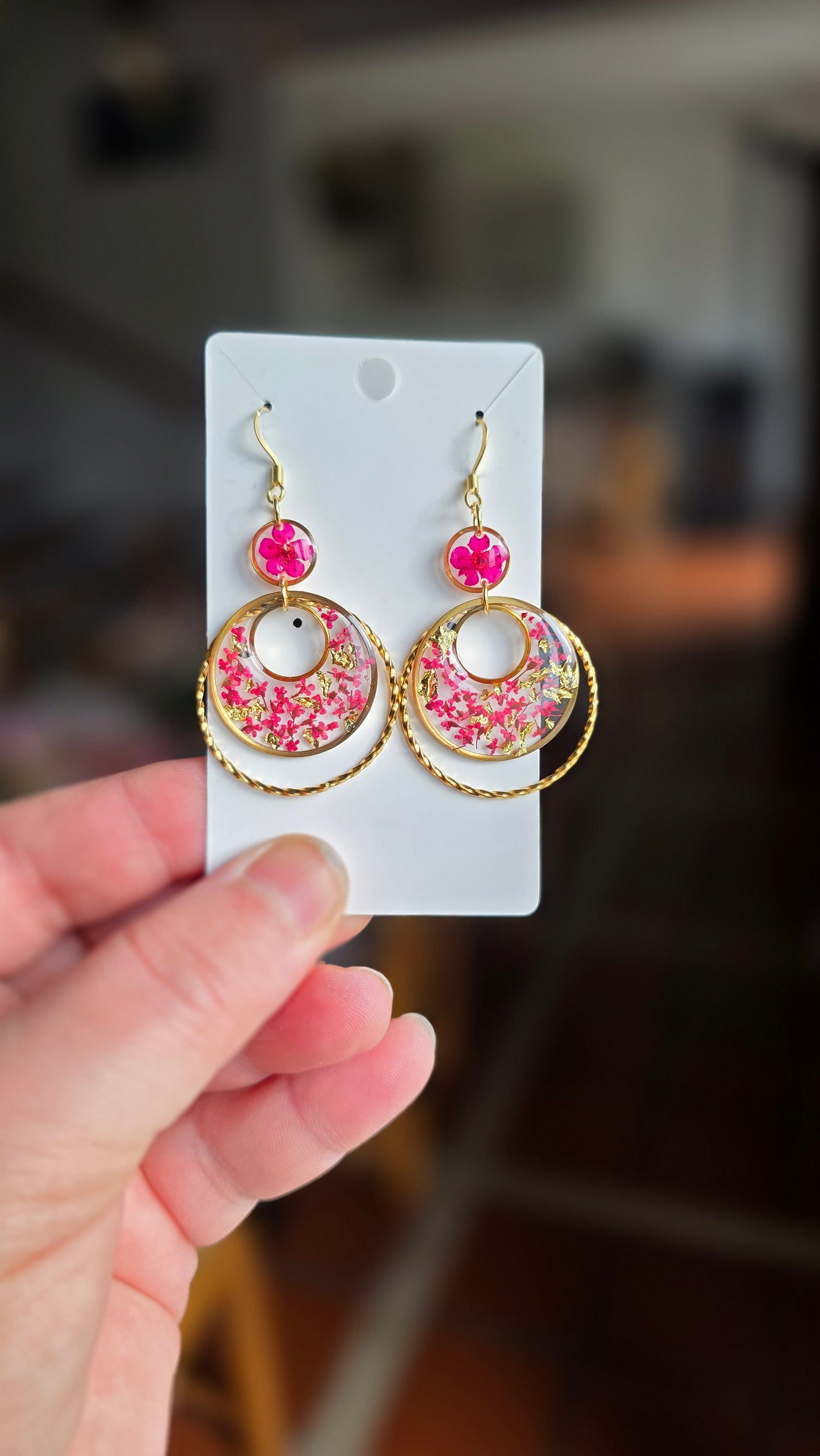 Boucles d'oreille or pendantes fleurs naturelles