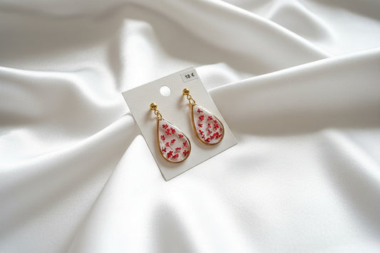 Boucles d'oreilles petites fleurs naturelles rouge